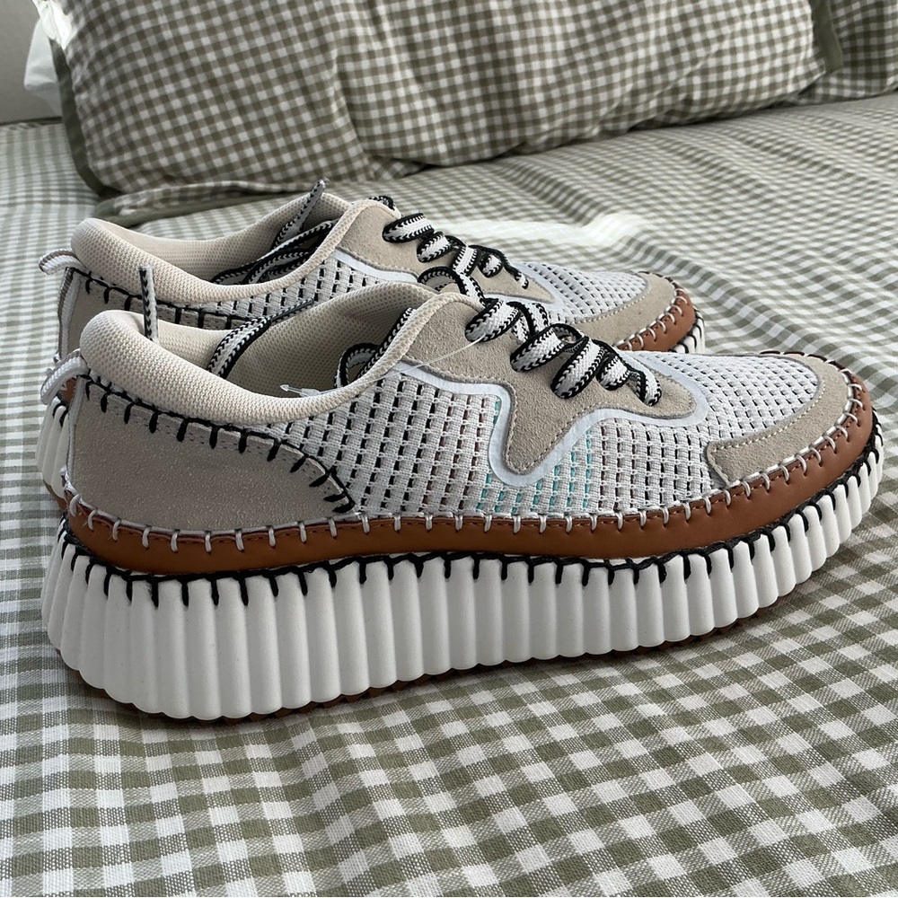 Claudia Ghizzani Stylish White and Tan Platform Sneakers